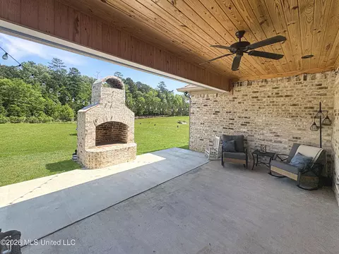 Exterior - 110 Landry Dr, Brandon, MS 39047 photo 4 of 8