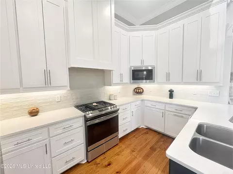 Kitchen - 110 Landry Dr, Brandon, MS 39047 photo 2 of 3