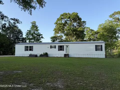 114 Poplar Ave, Carriere, MS 39426