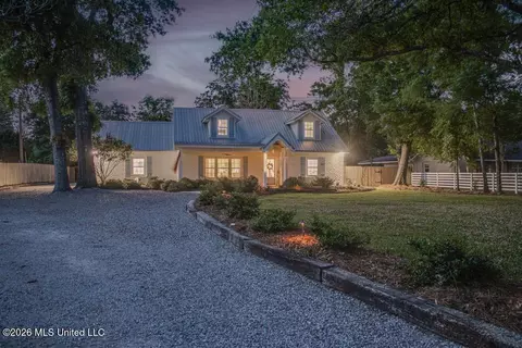 1589 E Second St, Pass Christian, MS 39571
