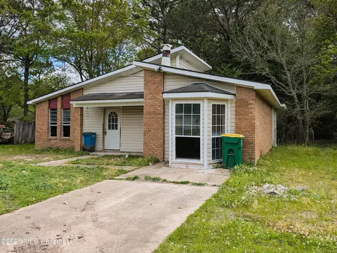 7208 Greenbriar St, Ocean Springs, MS 39564