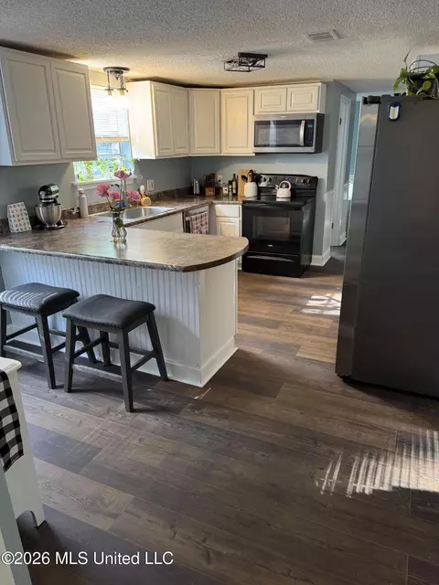 Kitchen - 232 White Rd, Lucedale, MS 39452 photo 4 of 7