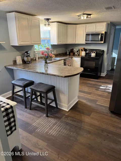 Kitchen - 232 White Rd, Lucedale, MS 39452 photo 5 of 7
