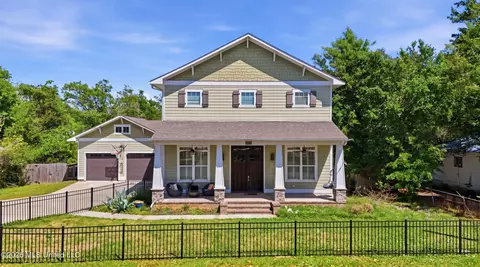 504 Dewey Ave, Ocean Springs, MS 39564