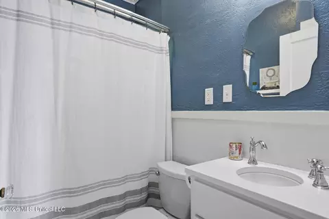 Bath - 626 Mohawk Ave, Jackson, MS 39216 photo 2 of 2