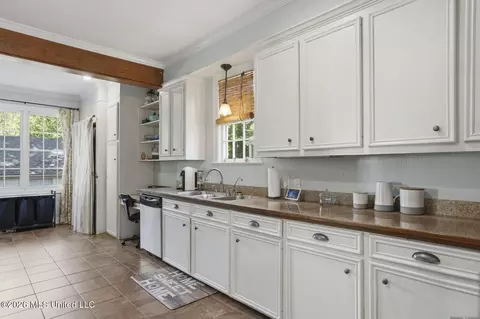 Kitchen - 626 Mohawk Ave, Jackson, MS 39216 photo 3 of 5