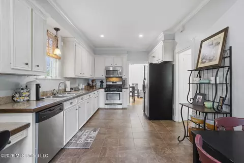 Kitchen - 626 Mohawk Ave, Jackson, MS 39216 photo 5 of 5