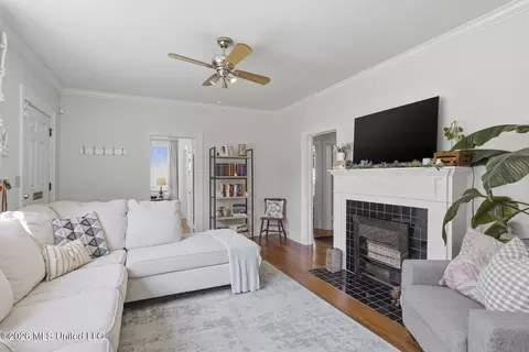 Living - 626 Mohawk Ave, Jackson, MS 39216 photo 2 of 2
