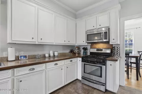 Kitchen - 626 Mohawk Ave, Jackson, MS 39216 photo 2 of 5