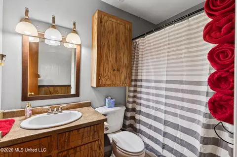 Bath - 22228 William Ward Rd, Moss Point, MS 39562 photo 2 of 2