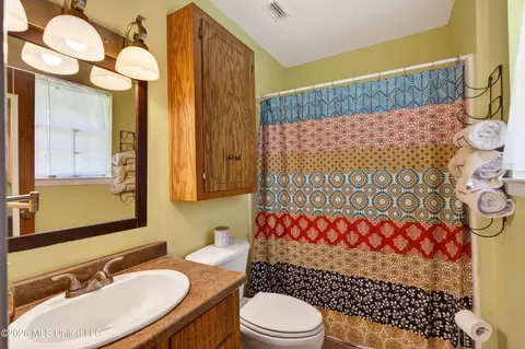 Bath - 22228 William Ward Rd, Moss Point, MS 39562 photo 1 of 2