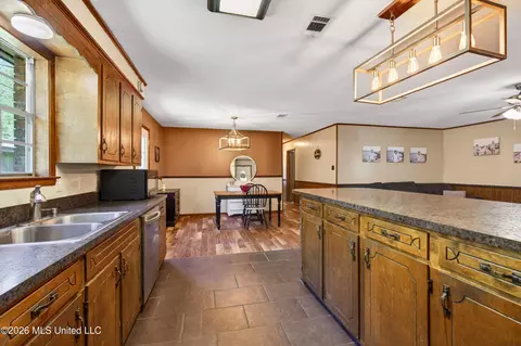 Kitchen - 22228 William Ward Rd, Moss Point, MS 39562 photo 4 of 4