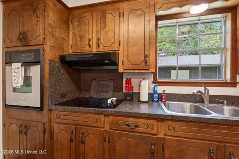 Kitchen - 22228 William Ward Rd, Moss Point, MS 39562 photo 3 of 4