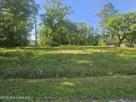 4909 Pacific St, Bay Saint Louis, MS 39520