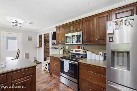 Kitchen - 246 Ella Ln, Florence, MS 39073 photo 2 of 4
