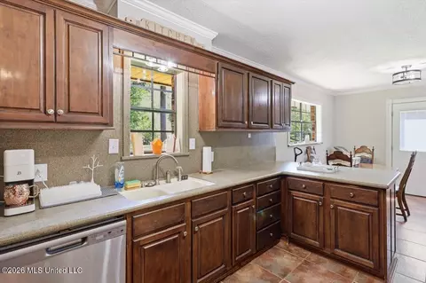 Kitchen - 246 Ella Ln, Florence, MS 39073 photo 3 of 4