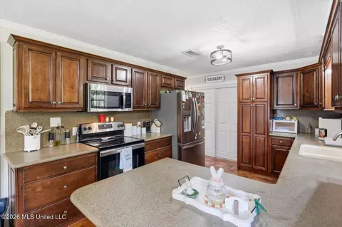 Kitchen - 246 Ella Ln, Florence, MS 39073 photo 4 of 4