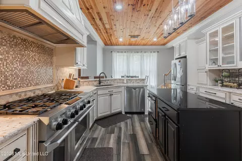 Kitchen - 517 Viewpointe Way, Clinton, MS 39056 photo 9 of 10