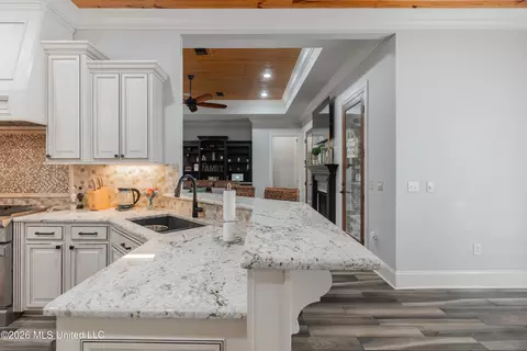 Kitchen - 517 Viewpointe Way, Clinton, MS 39056 photo 10 of 10