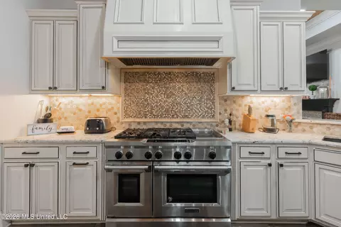 Kitchen - 517 Viewpointe Way, Clinton, MS 39056 photo 5 of 10