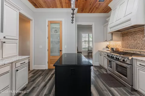 Kitchen - 517 Viewpointe Way, Clinton, MS 39056 photo 2 of 10