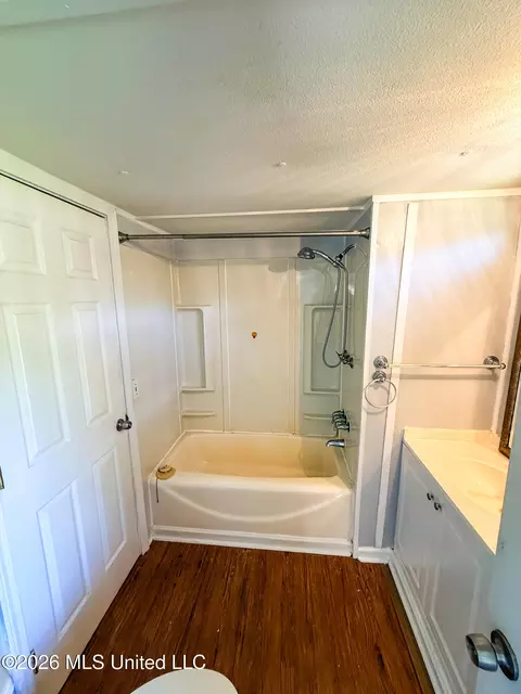 Bath - 143 Maple St, Florence, MS 39073 photo 3 of 5