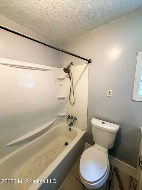 Bath - 143 Maple St, Florence, MS 39073 photo 4 of 5