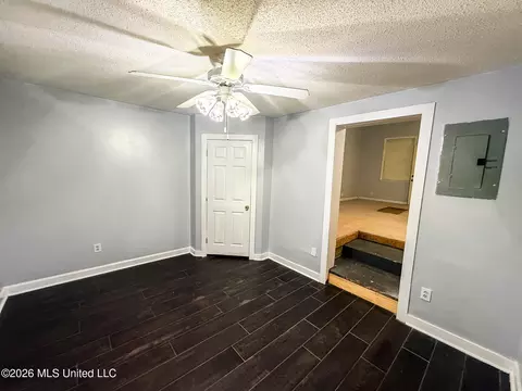 Living - 143 Maple St, Florence, MS 39073 photo 10 of 10