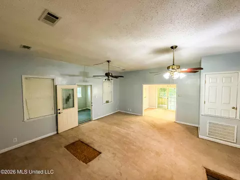 Living - 143 Maple St, Florence, MS 39073 photo 5 of 10