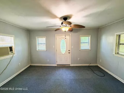 Living - 143 Maple St, Florence, MS 39073 photo 9 of 10