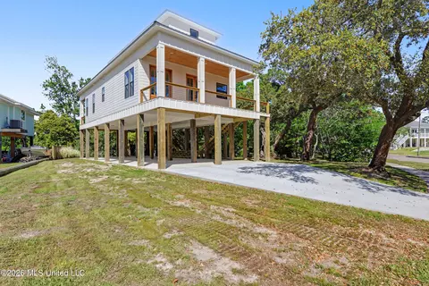 1310 Kensington Dr, Biloxi, MS 39530