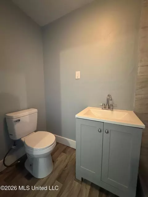 Bath - 4833 Churchill Dr, Jackson, MS 39206 photo 2 of 3