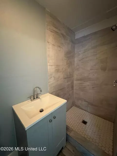 Bath - 4833 Churchill Dr, Jackson, MS 39206 photo 3 of 3