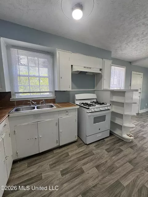 Kitchen - 4833 Churchill Dr, Jackson, MS 39206 photo 2 of 3