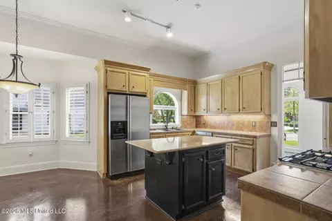 Kitchen - 5366 Carolwood Dr, Jackson, MS 39211 photo 2 of 4
