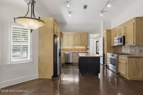 Kitchen - 5366 Carolwood Dr, Jackson, MS 39211 photo 3 of 4
