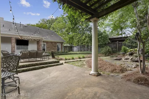 Exterior - 5366 Carolwood Dr, Jackson, MS 39211 photo 6 of 9