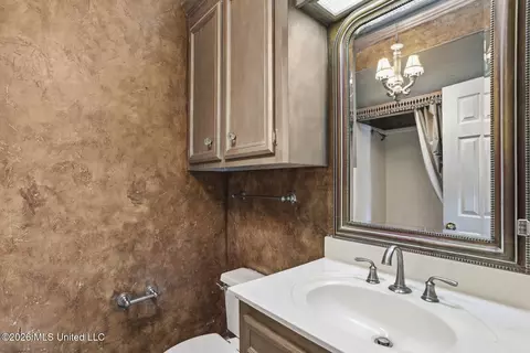 Bath - 5366 Carolwood Dr, Jackson, MS 39211 photo 3 of 3