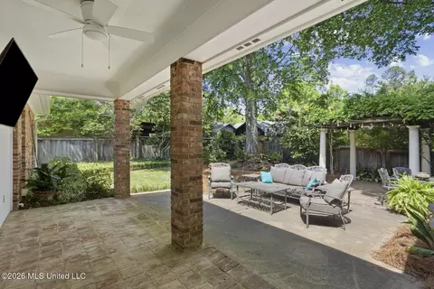 Exterior - 5366 Carolwood Dr, Jackson, MS 39211 photo 3 of 9