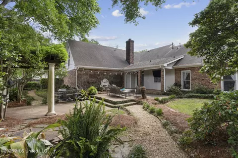 Exterior - 5366 Carolwood Dr, Jackson, MS 39211 photo 5 of 9