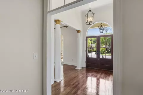 Entry Way - 5366 Carolwood Dr, Jackson, MS 39211 photo 1 of 2