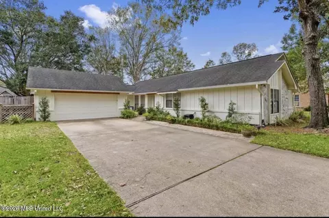 4004 Breezy Hill Ln, Ocean Springs, MS 39564