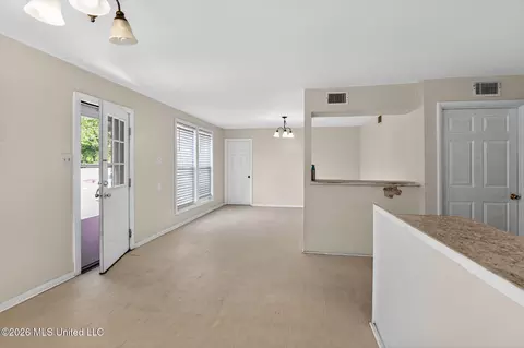 Living - 20 Covington Rd, Columbus, MS 39705 photo 7 of 7