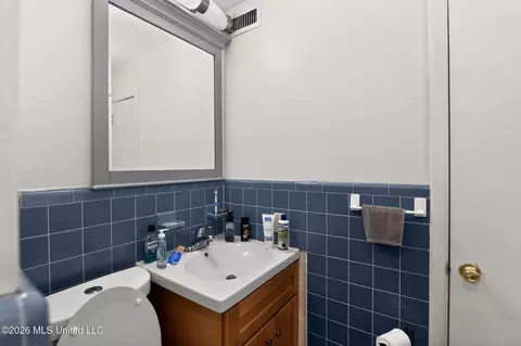 Bath - 20 Covington Rd, Columbus, MS 39705 photo 1 of 3