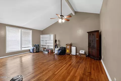 Living - 20 Covington Rd, Columbus, MS 39705 photo 3 of 7
