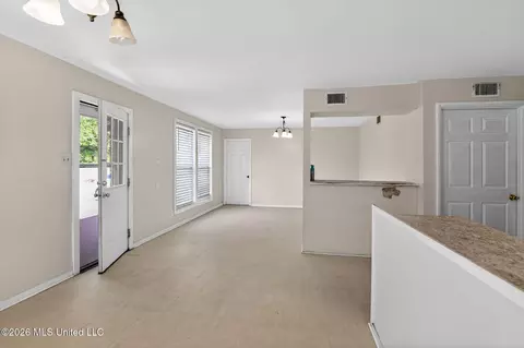 Living - 20 Covington Rd, Columbus, MS 39705 photo 6 of 7