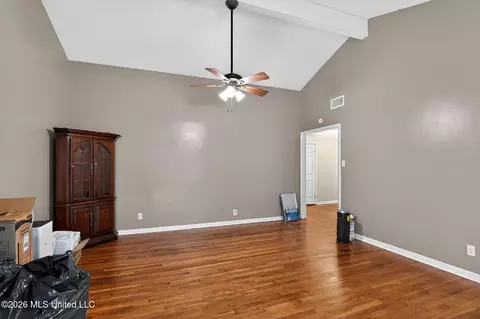 Living - 20 Covington Rd, Columbus, MS 39705 photo 5 of 7