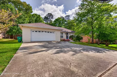 Exterior - 89364 E Diamondhead Dr, Diamondhead, MS 39525 photo 2 of 6