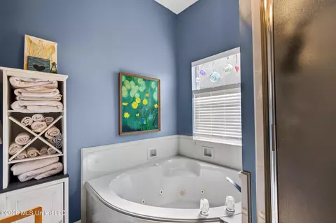 Bath - 89364 E Diamondhead Dr, Diamondhead, MS 39525 photo 3 of 3