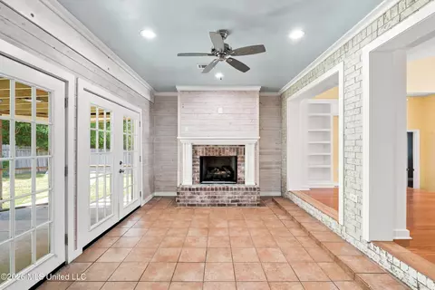 Living - 89364 E Diamondhead Dr, Diamondhead, MS 39525 photo 8 of 10